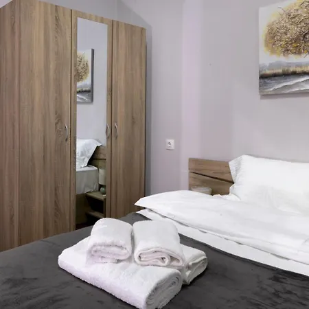 Ad Neoclassical Boutique 2br Apartment