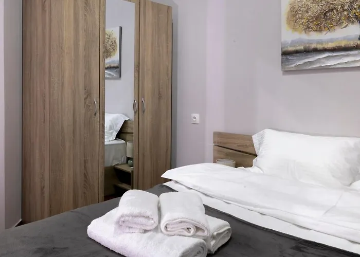 Ad Neoclassical Boutique 2br Apartment